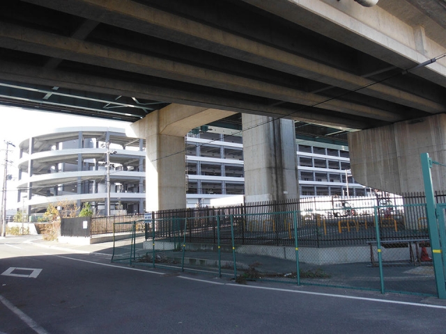 鳴尾浜1号駐車場(中型車)の写真