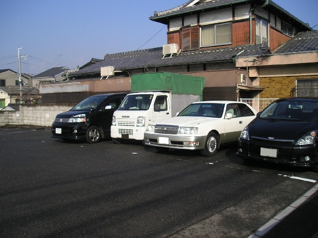 長田ガレージの月極駐車場