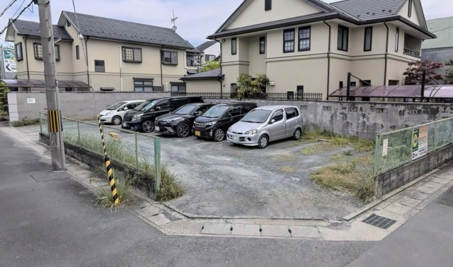 桂芝ノ下町ガレージの月極駐車場3