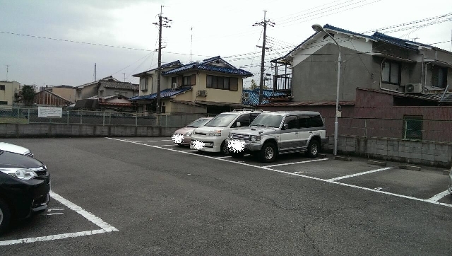 田中ガレージの月極駐車場