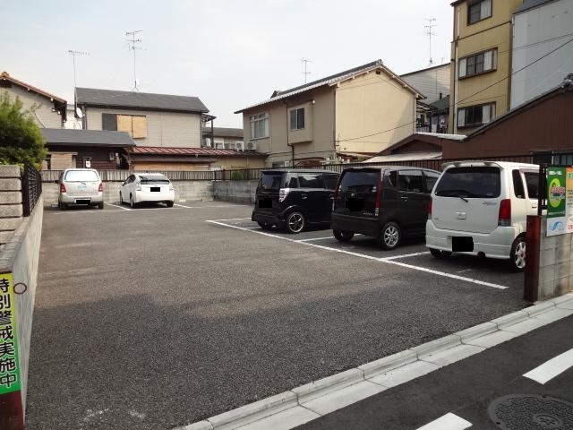 津知橋ガレージの月極駐車場