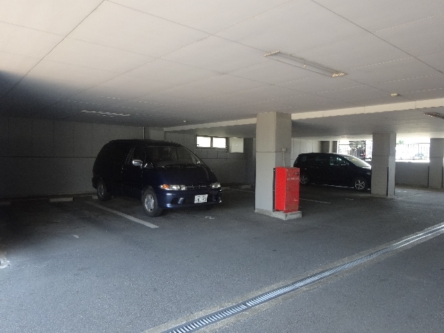 クローバーハイツ2ガレージの月極駐車場