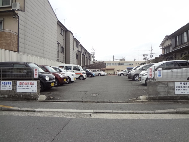 飯村ガレージの月極駐車場