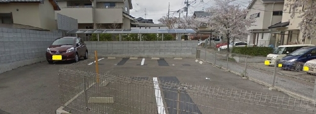 上植野町円山ガレージの月極駐車場