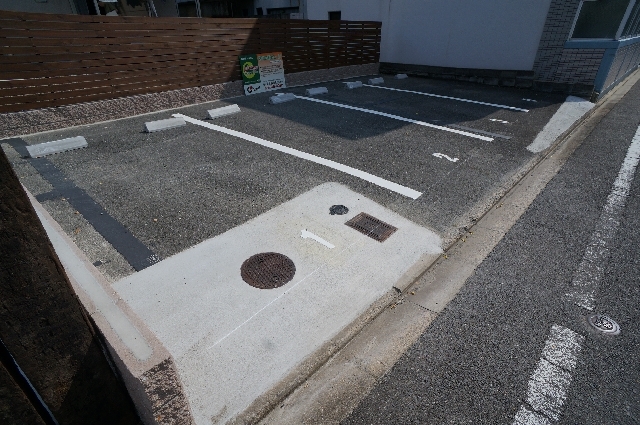 西大丸町ガレージの月極駐車場