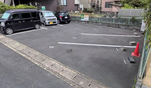 鳥山ガレージの月極駐車場2