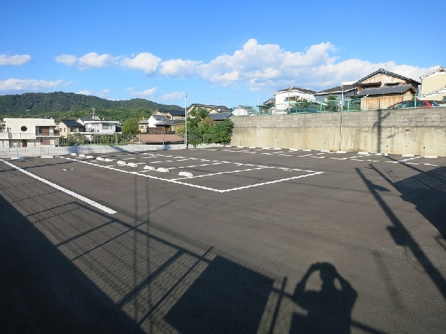 辰巳ガレージの月極駐車場