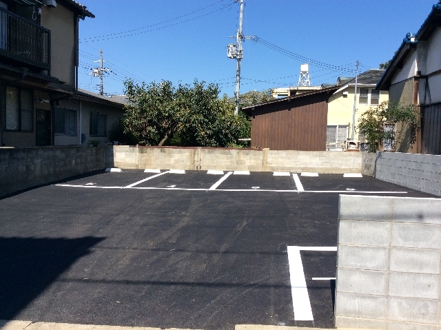 石田大山町ガレージの月極駐車場