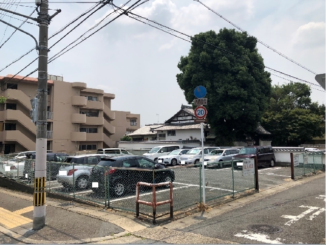 樫原塚ノ本町第１ガレージの月極駐車場