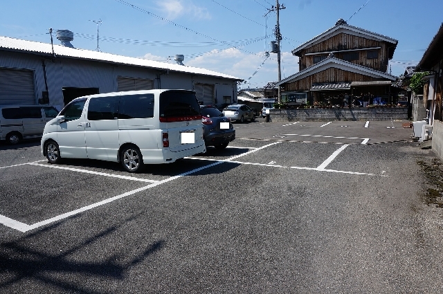 槙島町清水ガレージの月極駐車場