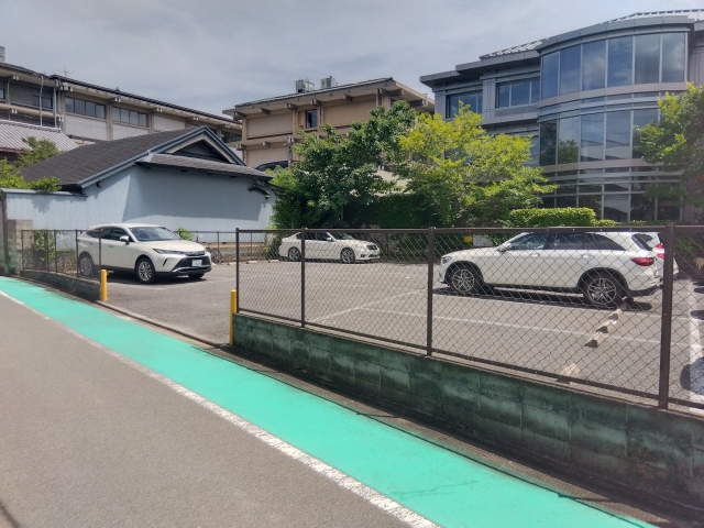梅宮町ＪＳガレージの月極駐車場