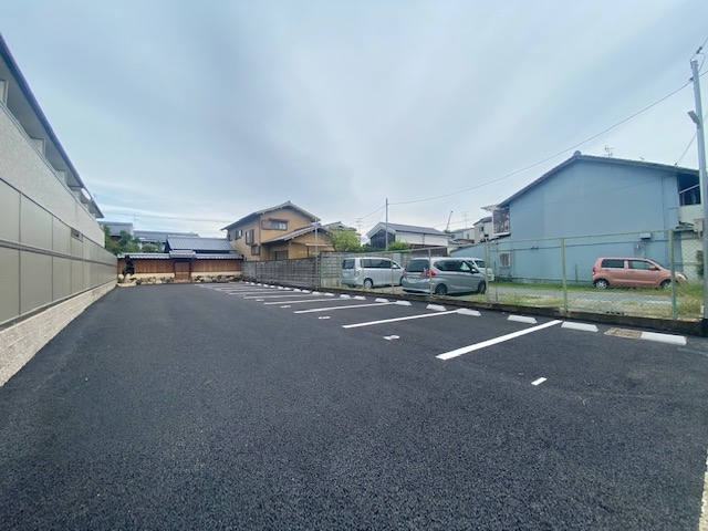阿波橋町辰巳ガレージの月極駐車場