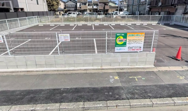 上鳥羽南中ノ坪町ガレージの月極駐車場2