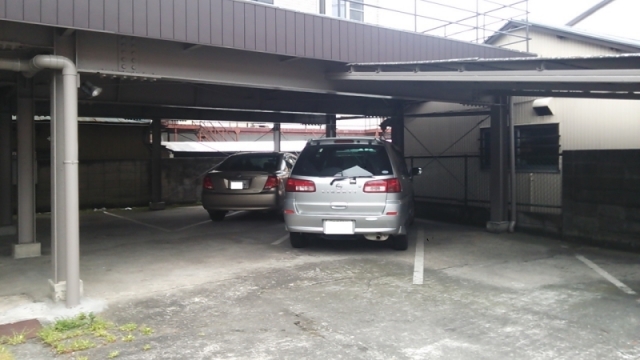 吉倉町16号正面駐車場の月極駐車場