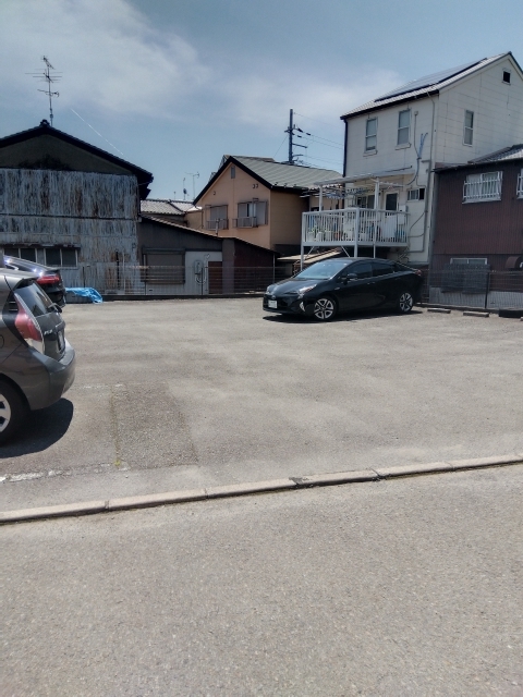 西京極堤外町ガレージの月極駐車場