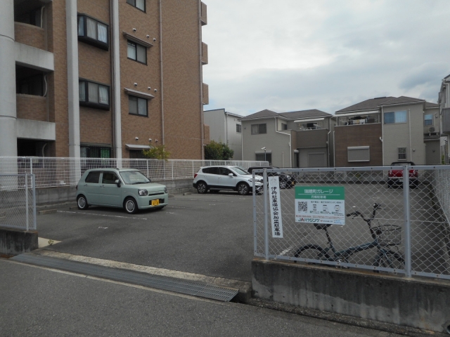 瑞穂町ガレージの月極駐車場