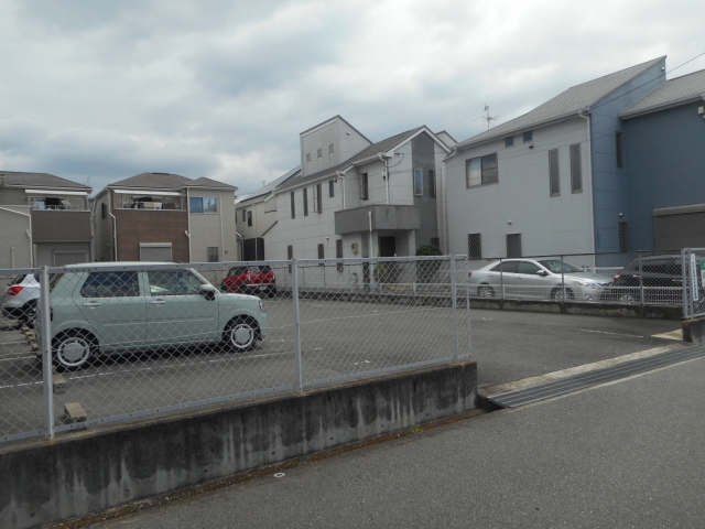 瑞穂町ガレージの月極駐車場2