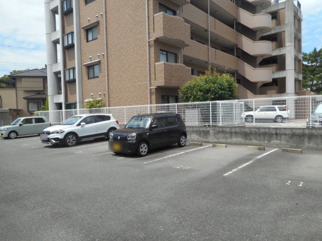 瑞穂町ガレージの月極駐車場3