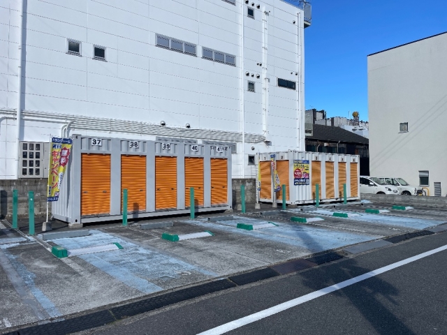 トランクルーム白銀町の月極駐車場