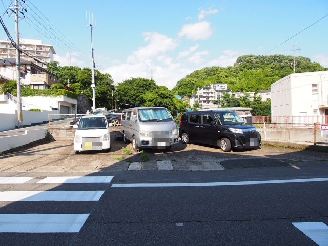 松野ガレージ(南)の月極駐車場