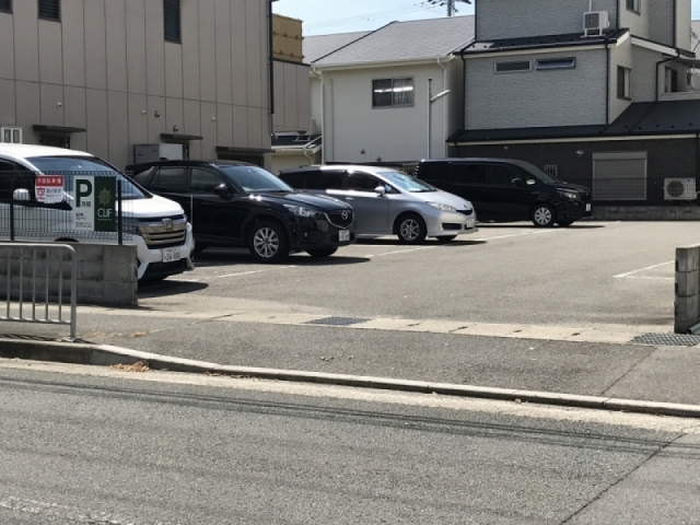 前川町ガレージの月極駐車場