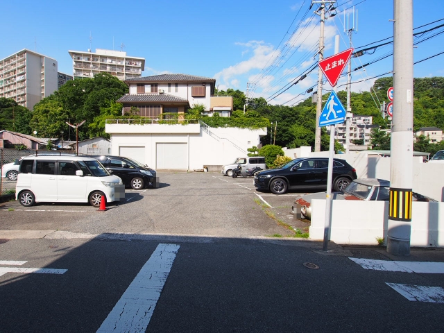松野ガレージ(中)の月極駐車場