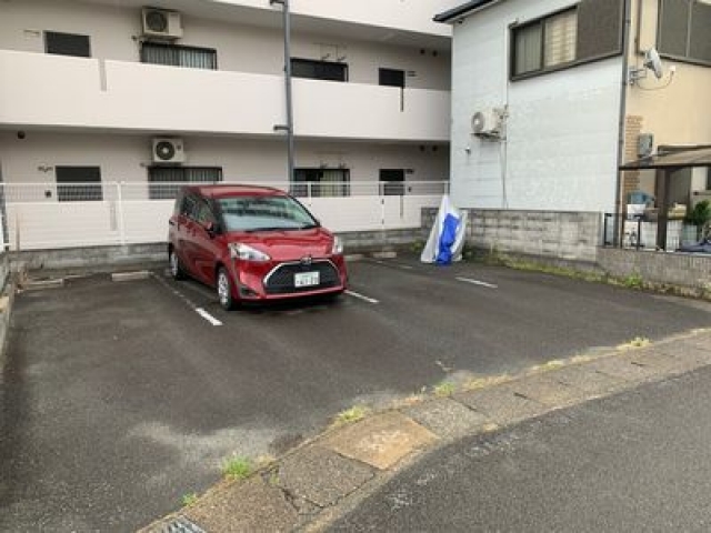 中村ガレージの月極駐車場