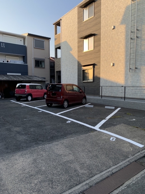 第二平田町ガレージの月極駐車場