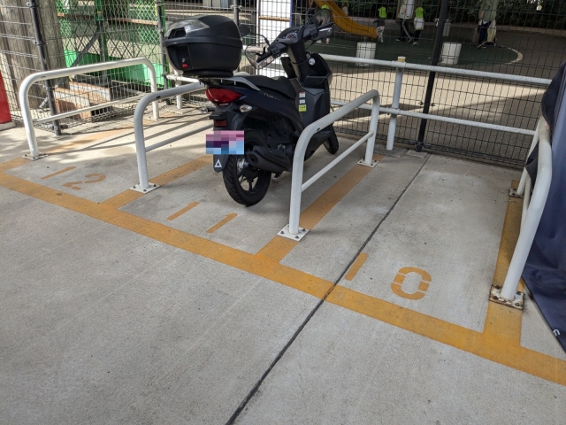 【バイク専用】あやめ第一公園自動二輪の月極駐車場