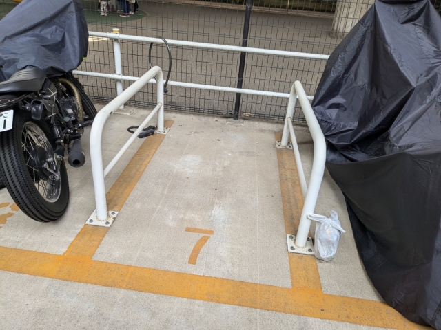 【バイク専用】あやめ第一公園自動二輪の月極駐車場3