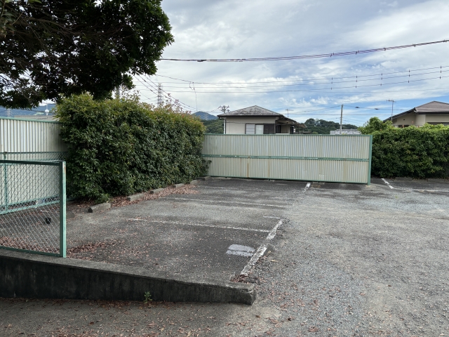 小田急パーキング東田原の月極駐車場4