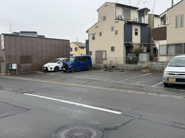 小寺ガレージの月極駐車場4
