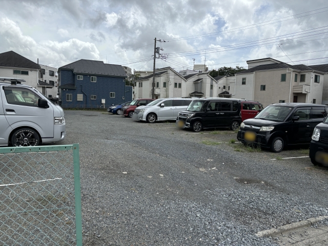 小室裕駐車場の月極駐車場