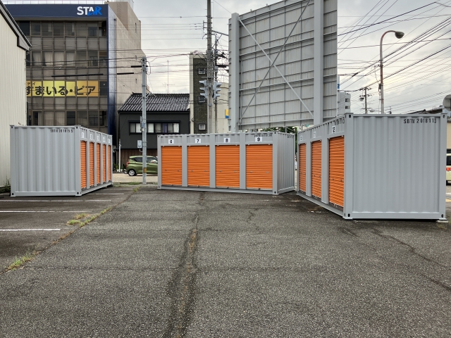 トランクルーム高岡市駅南二丁目の月極駐車場1