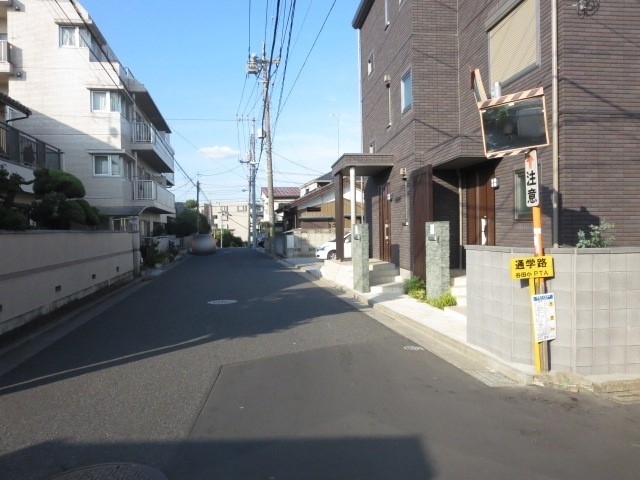 太田窪２丁目パーキングの月極駐車場6