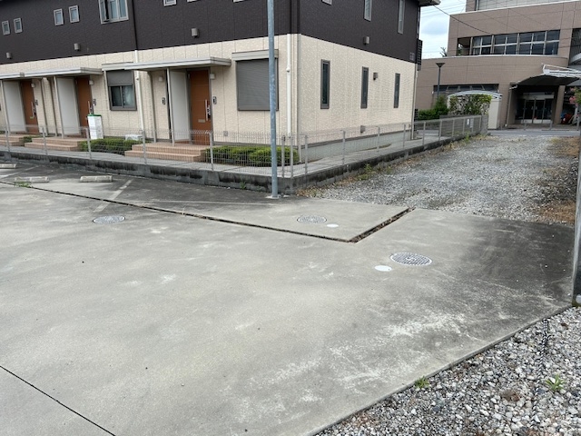 青木・グレイスラル駐車場の月極駐車場8