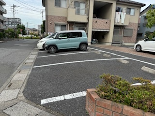 クローバーガーデン敷地内駐車場の月極駐車場3