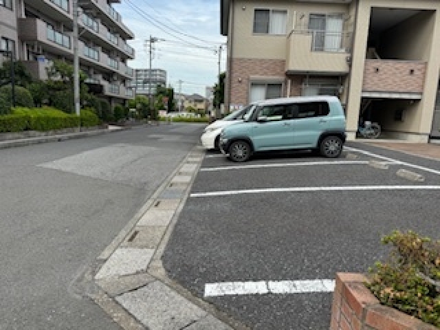 クローバーガーデン敷地内駐車場の月極駐車場4