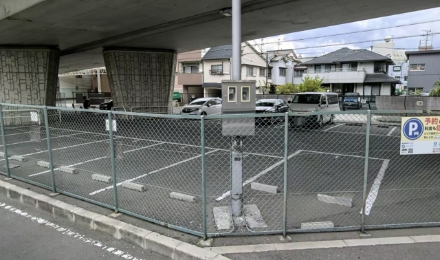 大橋下駐車場の月極駐車場