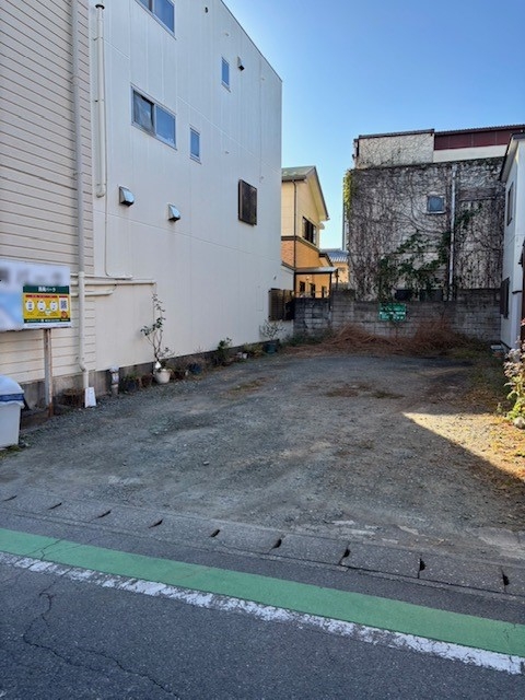 西岡パークの月極駐車場4